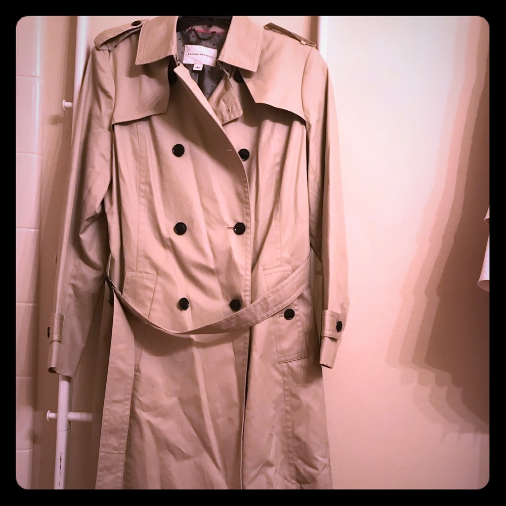 NWOT/EUC BANANA REPUBLIC TRENCH